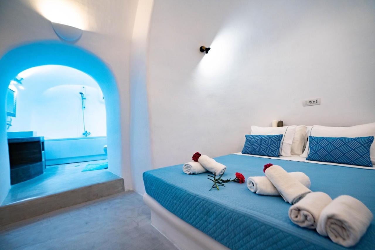 Bonita Santorini Cave